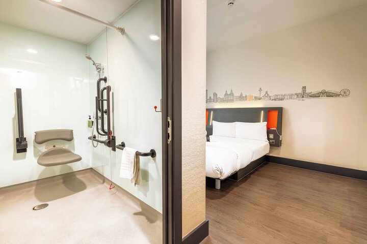 Room 18 of 37