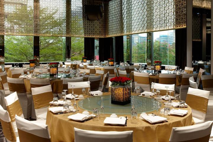 Ballroom/Hall 106 of 121