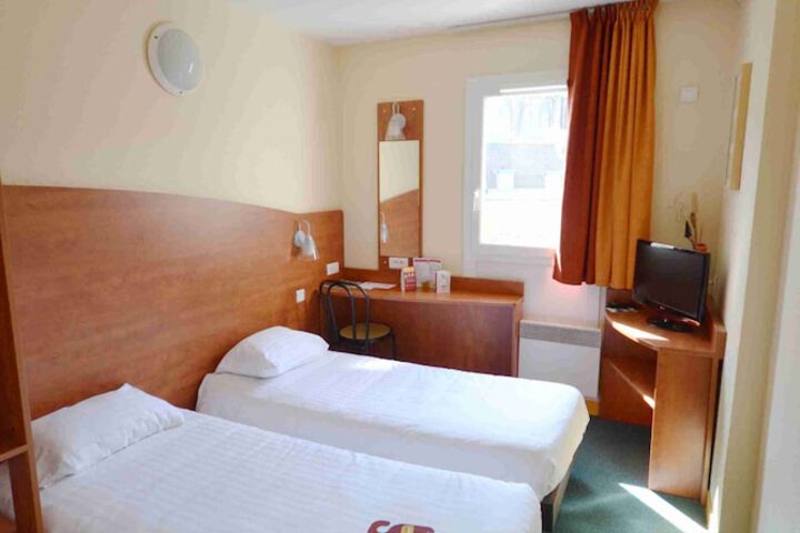Room 6 of 32