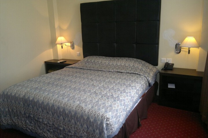 Room 7 of 25