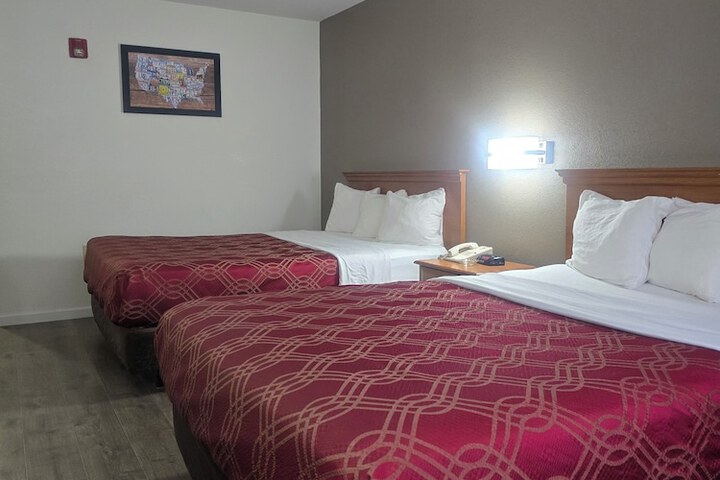 2 Queen Beds (6 of 7)