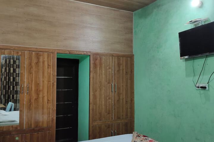 Room 5 of 7