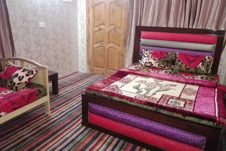 Room 8 of 12