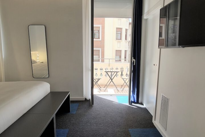 Room 11 of 50