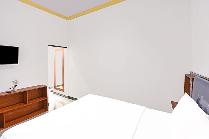 Room 12 of 37