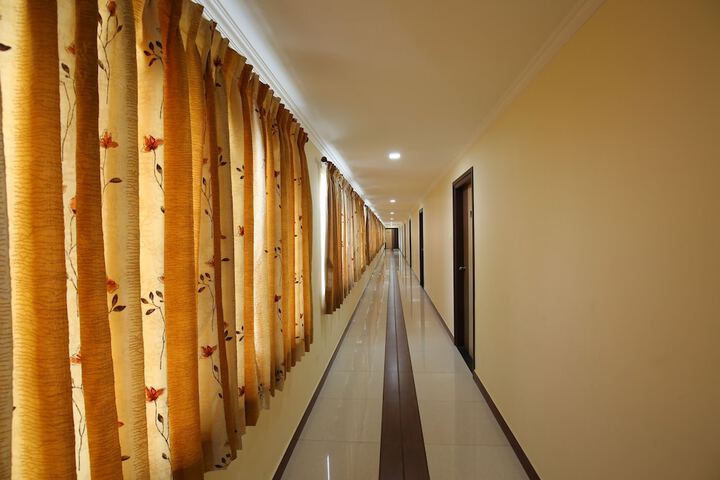 Ballroom/Hall 23 of 27