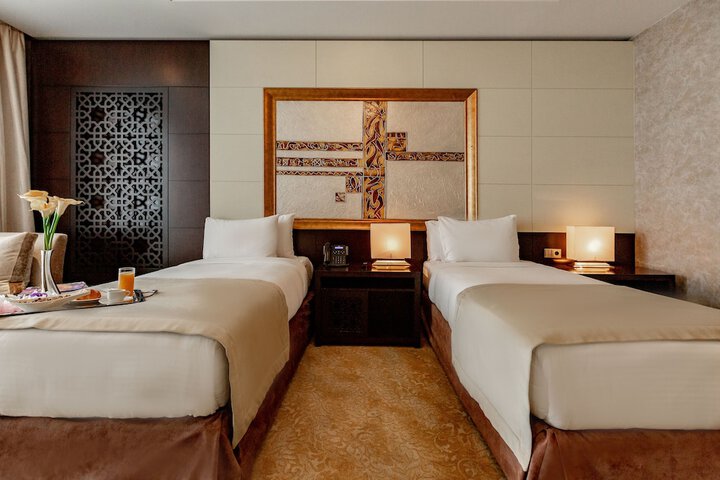Room 27 of 100