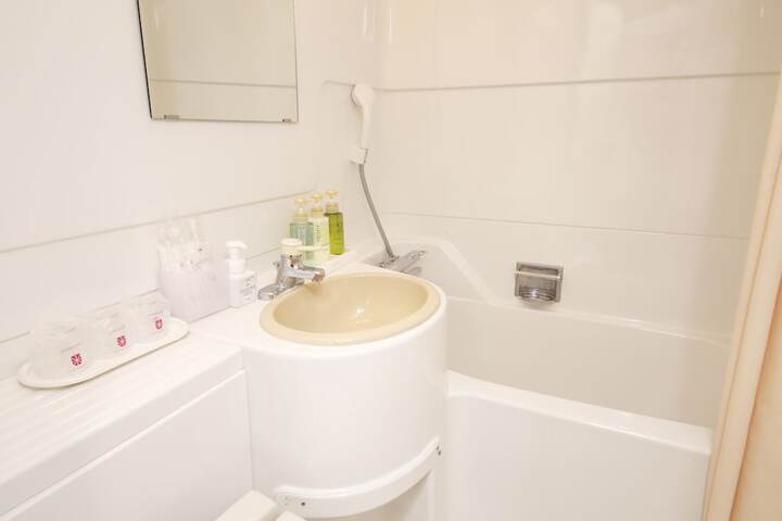 Room 12 of 20