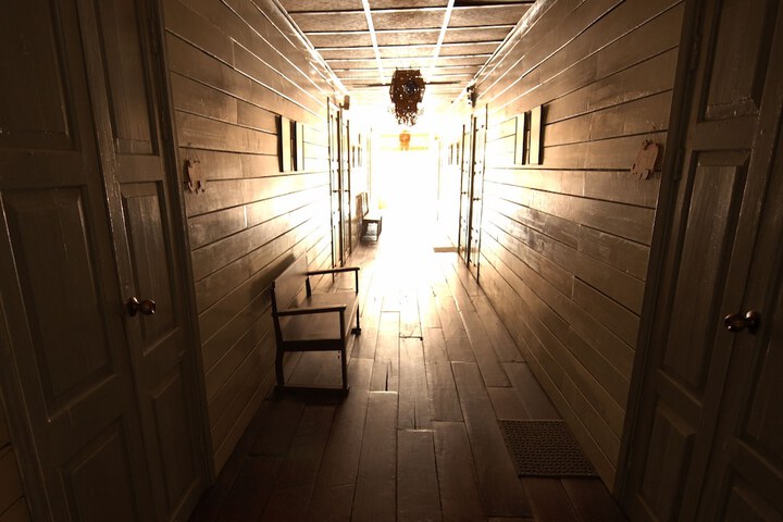 Room 30 of 98