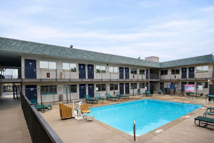 Hotel Pool