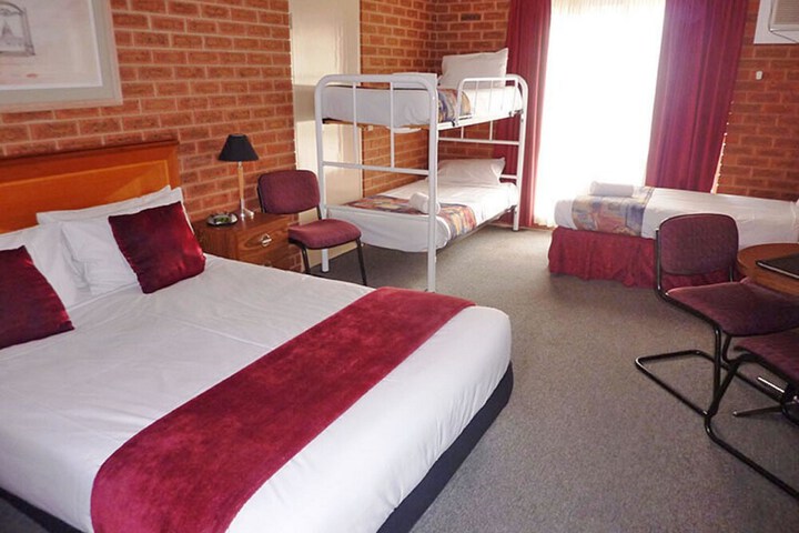 Room 4 of 40