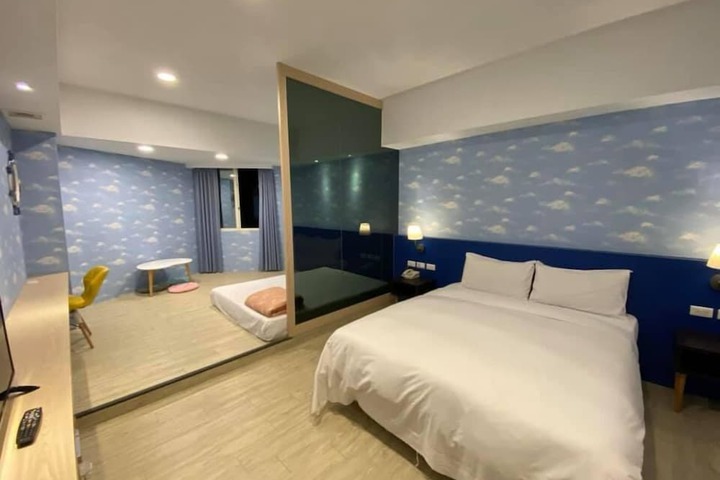 Room 4 of 49