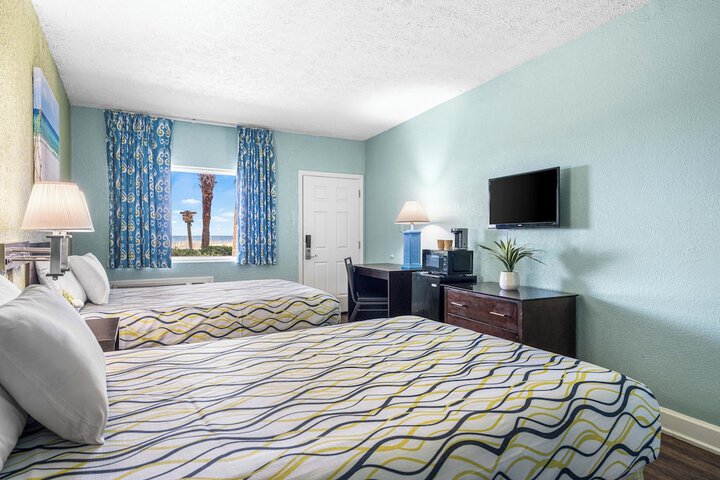 Room 4 of 120