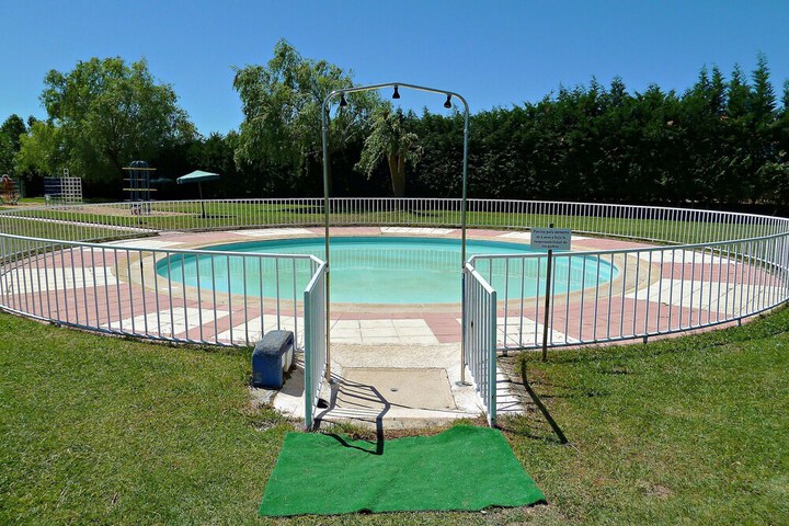 Pool 38 of 75