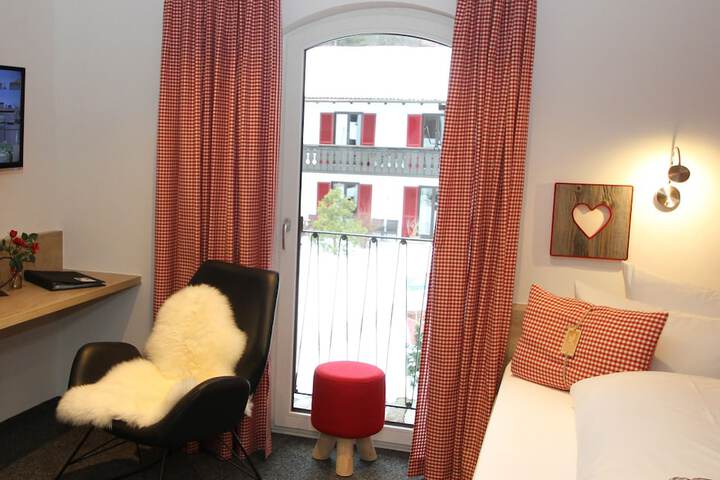 Room 7 of 126