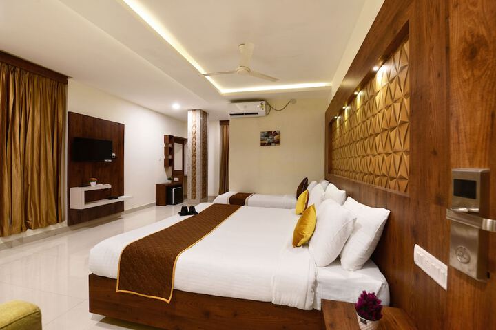 Room 8 of 16