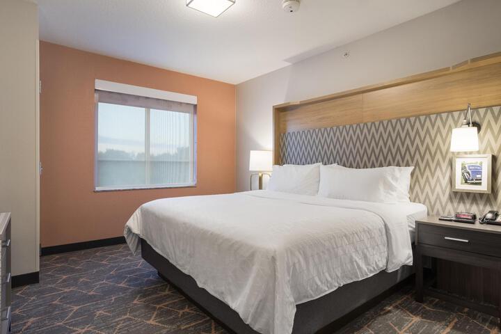 Standard Room, King or Two Doubles (3 of 5)