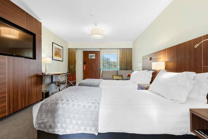 Room 3 of 106