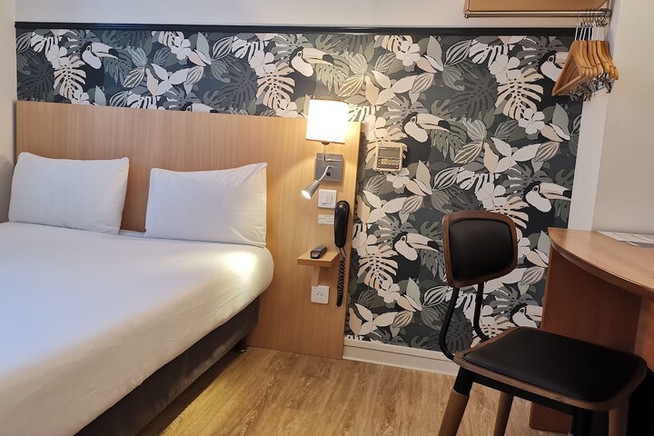 Room 17 of 50