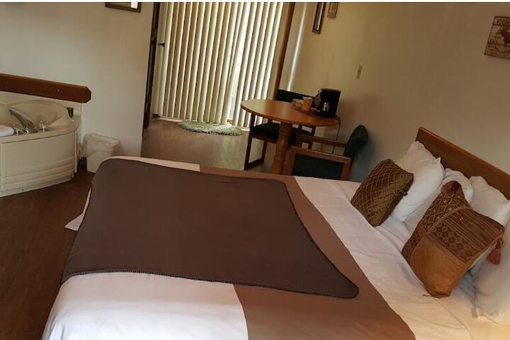 Room 3 of 83