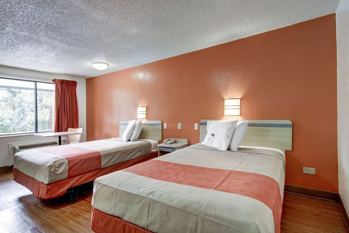 2 Double Beds (6 of 12)