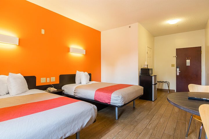 1 Queen Bed Kitchen (8 of 11)
