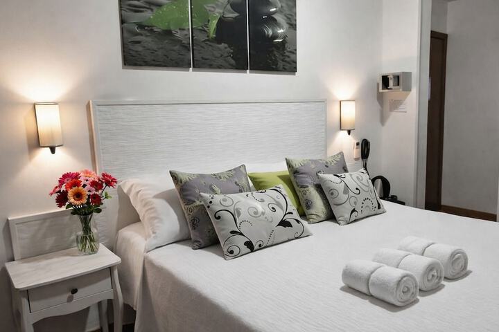 Room 6 of 25
