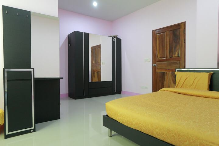 Room 7 of 18