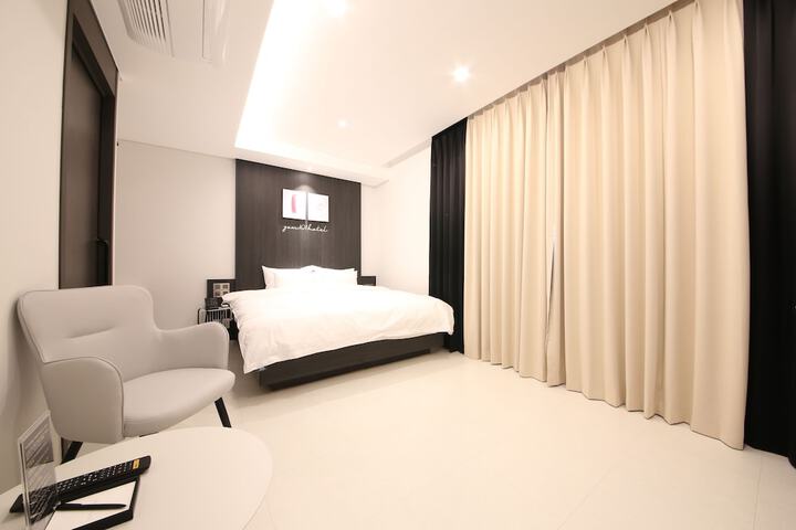 Room 20 of 117