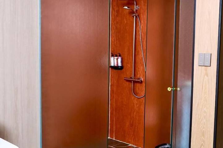 Room 15 of 38