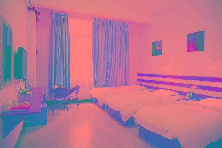 Room 9 of 28