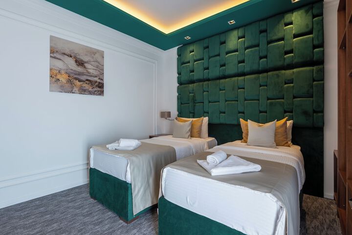 Room 19 of 42