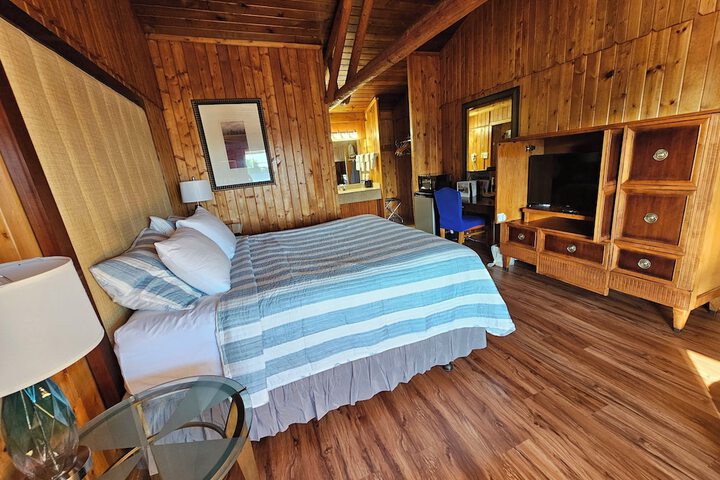 Deluxe King Bed (14 of 22)