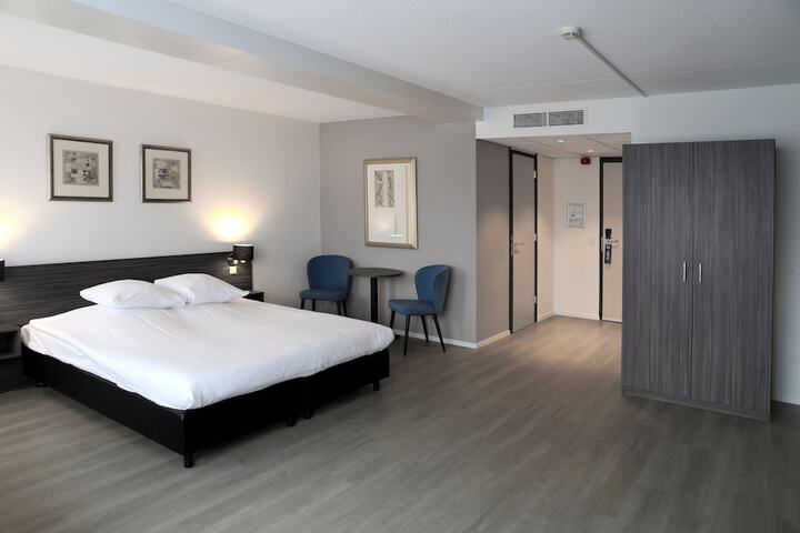 Room 11 of 74