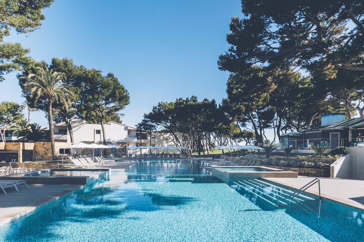 Hotel with Pool
