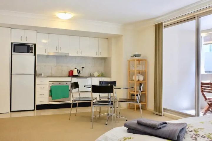Room 5 of 11