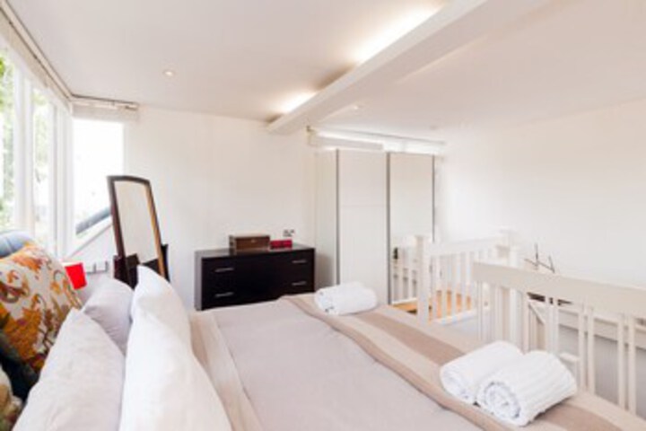 Room 5 of 17