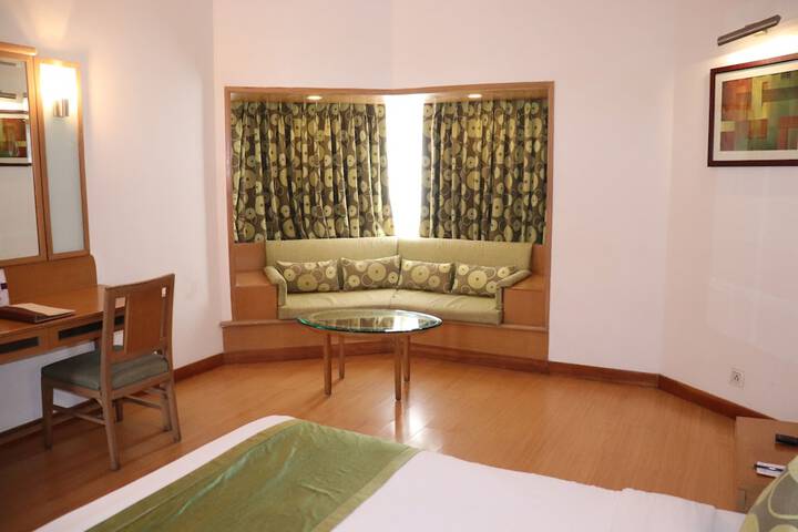 Room 4 of 40