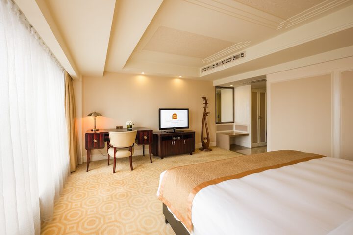 Room 42 of 99