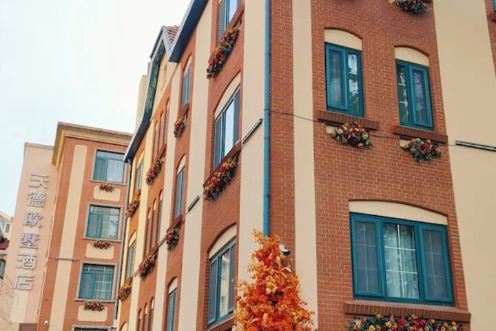 Hotel Exterior 41 of 48