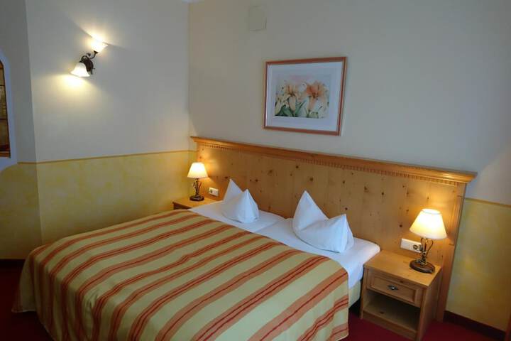 Room 18 of 76