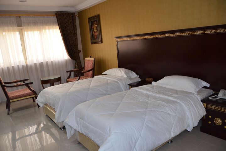 Room 13 of 28