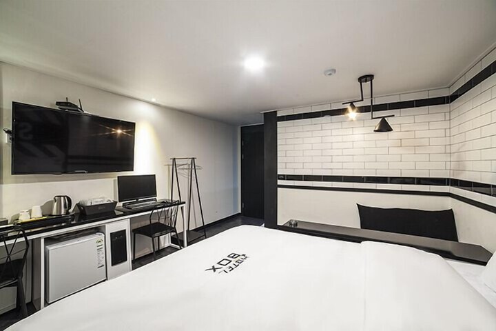 Room 5 of 7