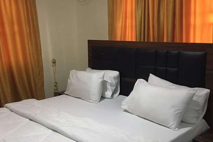 Room 4 of 6