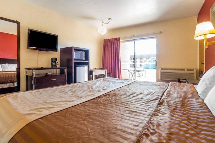 Room 12 of 36