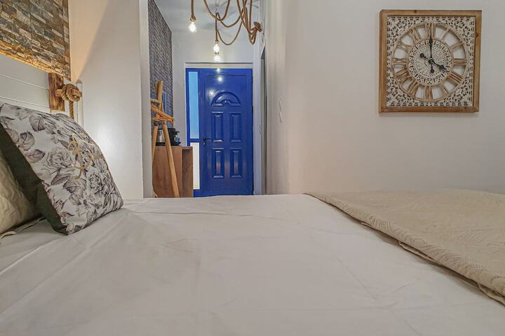 Room 2 of 51