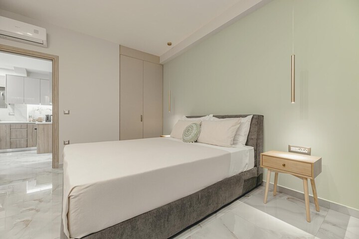 Room 3 of 48