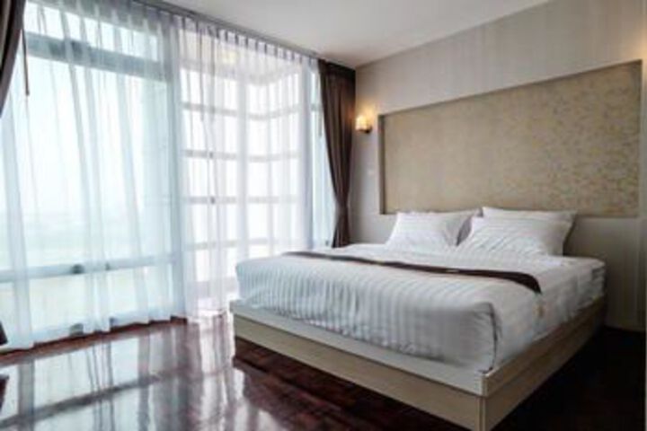 Room 8 of 14