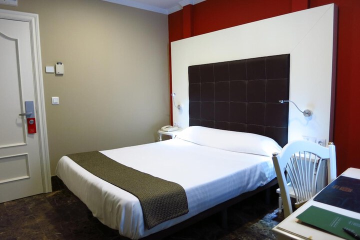 Room 2 of 36