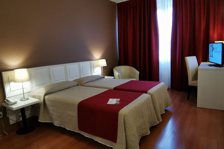 Room 16 of 76